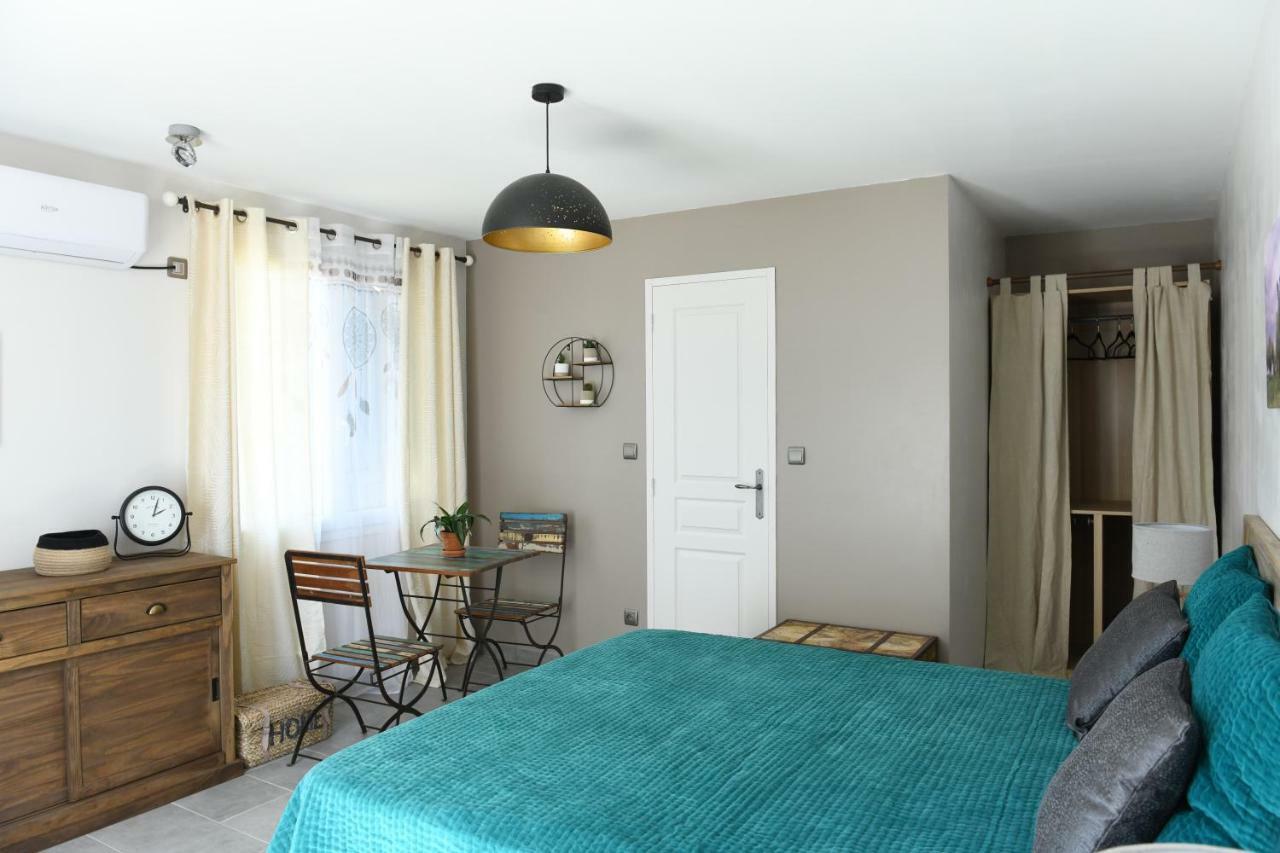 Chambre D'Hotes Du Charme Provencal Sénas 外观 照片