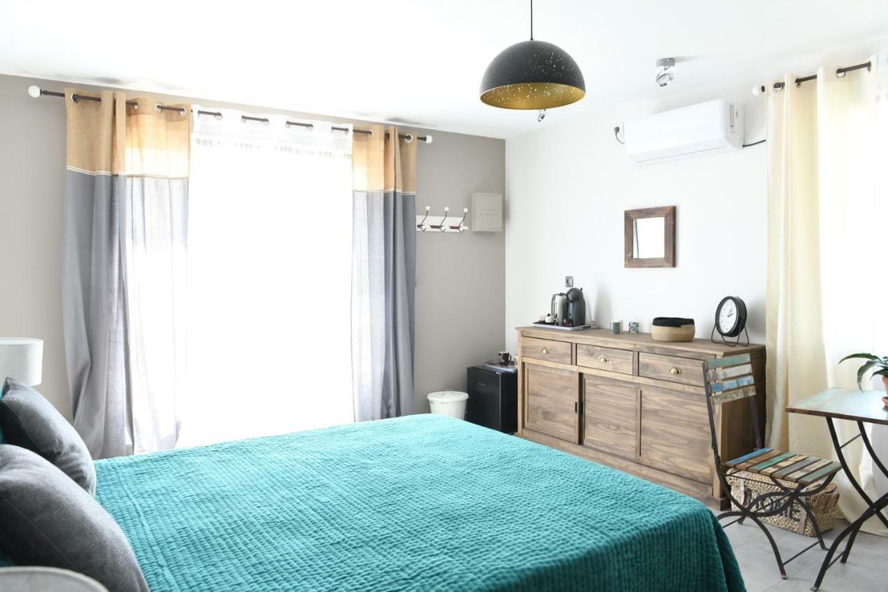 Chambre D'Hotes Du Charme Provencal Sénas 外观 照片